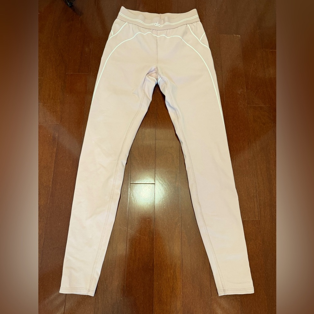 Alo  Airbrush Heart Throb Light Pink Leggings with White Trim. Women’s Size S.